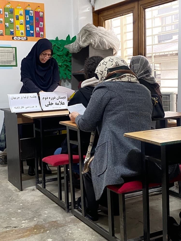 «برگزاری جلسه مشاوره و توزیع کارنامه»